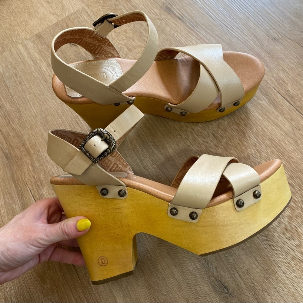 NEW DINGO WOMEN'S WOODSTOCK SANDALS